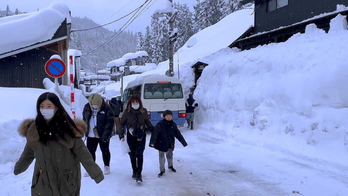 Walking in The Japan Most Magical Ginzan Onsen - Tokyo - Snow Storm - 4K - HDR