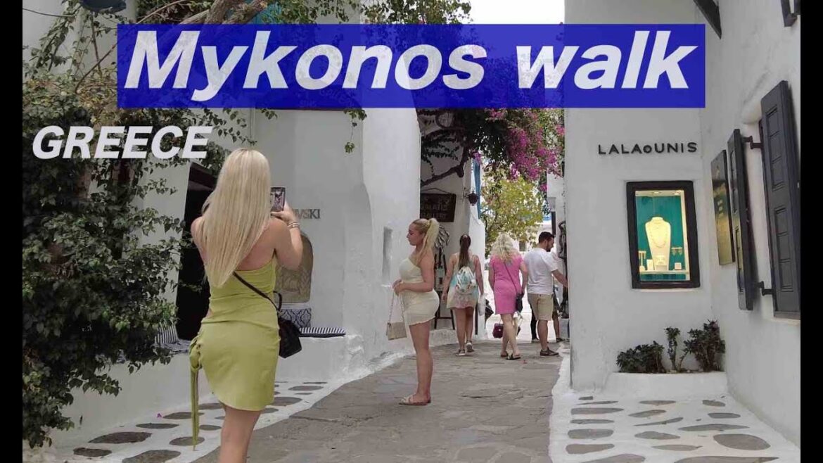 Walking the little streets of Mykonos town
