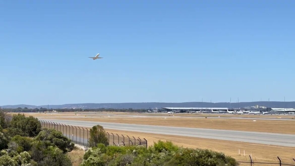 Afternoon plane spotting at Perth Airport [YPPH]