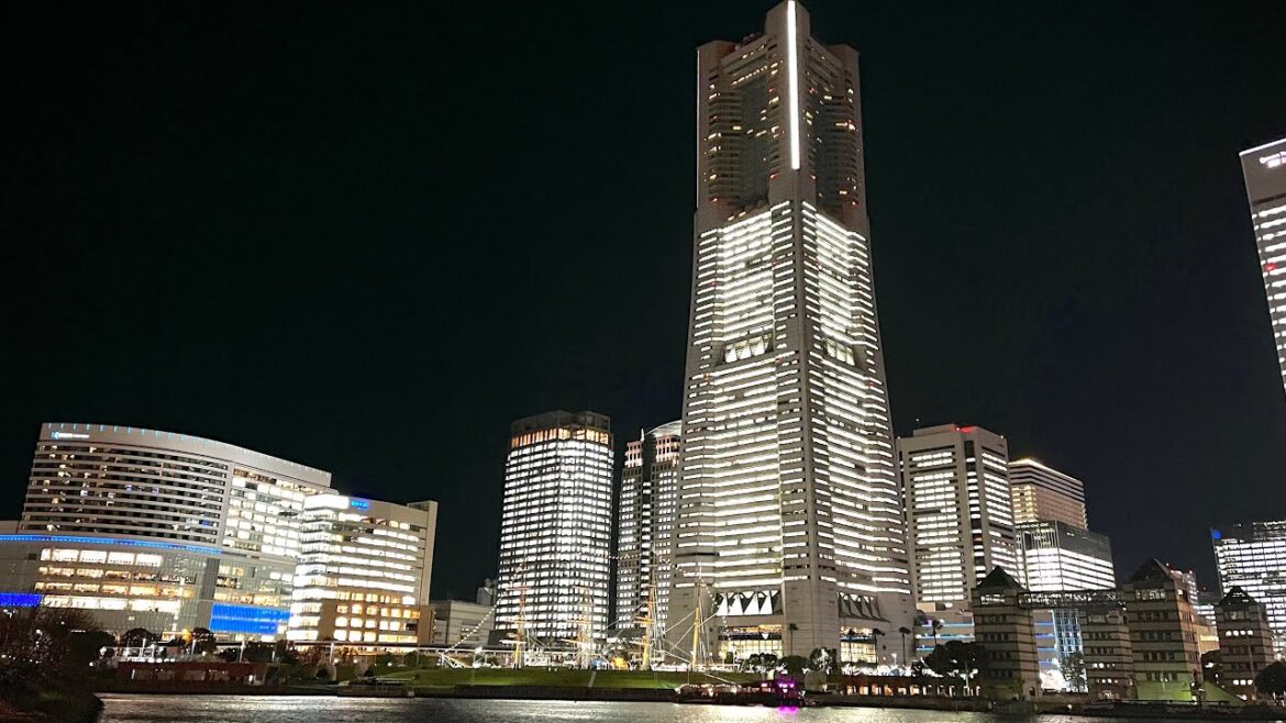 Night Walk in Yokohama Japan / 歩いて横浜駅から赤レンガへ