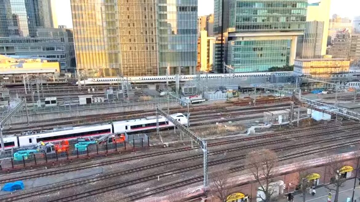 Train Watching, Sunset π Tokyo Station Live Train Watching, Sunset π Tokyo Station Live