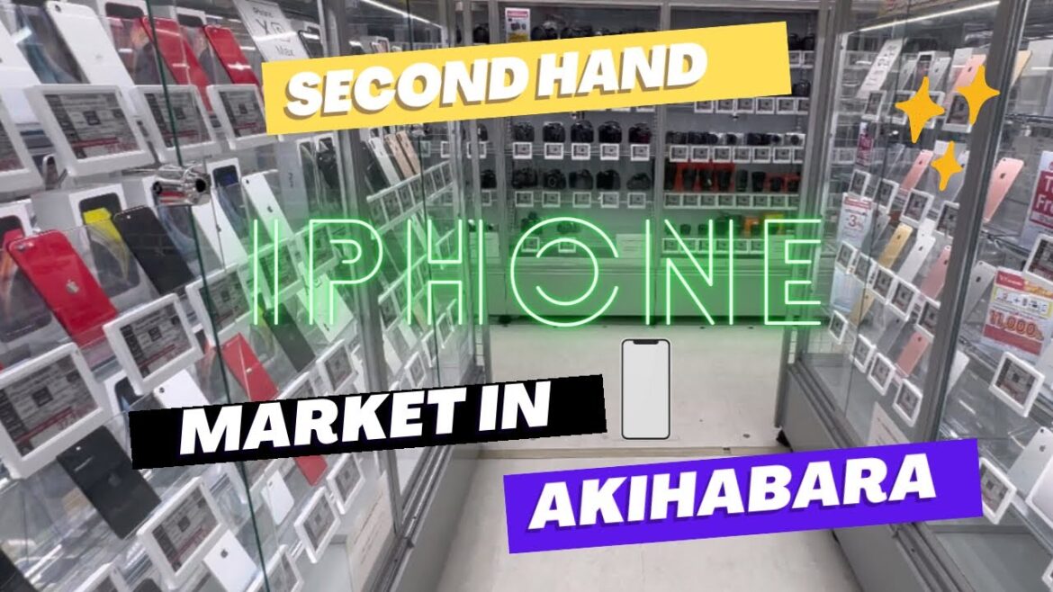 I went to a Akihabara second hand mobile shop.