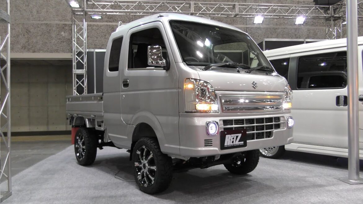 [4K]Japanese Mini Truck (Kei truck)Japan's mini car (kei car) SUZUKI CARRY Pickup truck