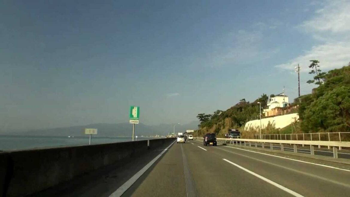 西湘バイパス 海沿いドライブ Driving along the Sagami Bay