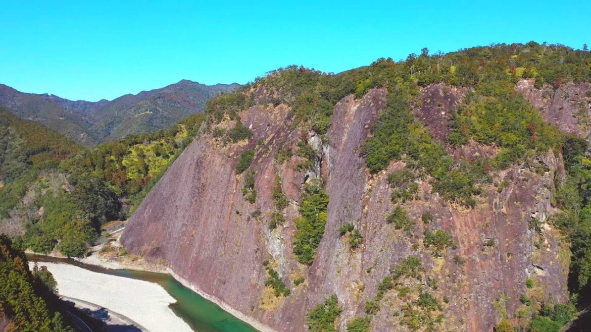 JG☆☆☆ 4K HDR 和歌山 空から見る一枚岩(天然記念物) 弧状岩脈ジオサイトの典型 Wakayama,Ichimaiiwa(Natural Monument)