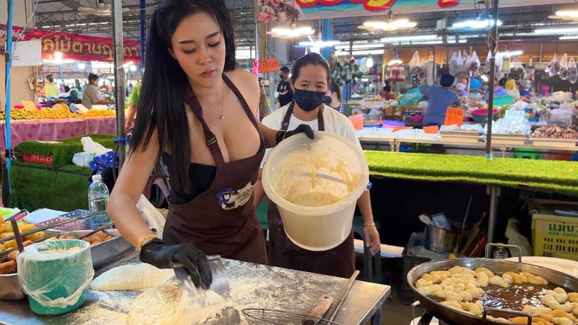 This BEAUTIFUL & Hard Working Thai Girl Sells Fried Bread Everyday With Her Mom – Thai Street Food This BEAUTIFUL & Hard Working Thai Girl Sells Fried Bread Everyday With Her Mom - Thai Street Food