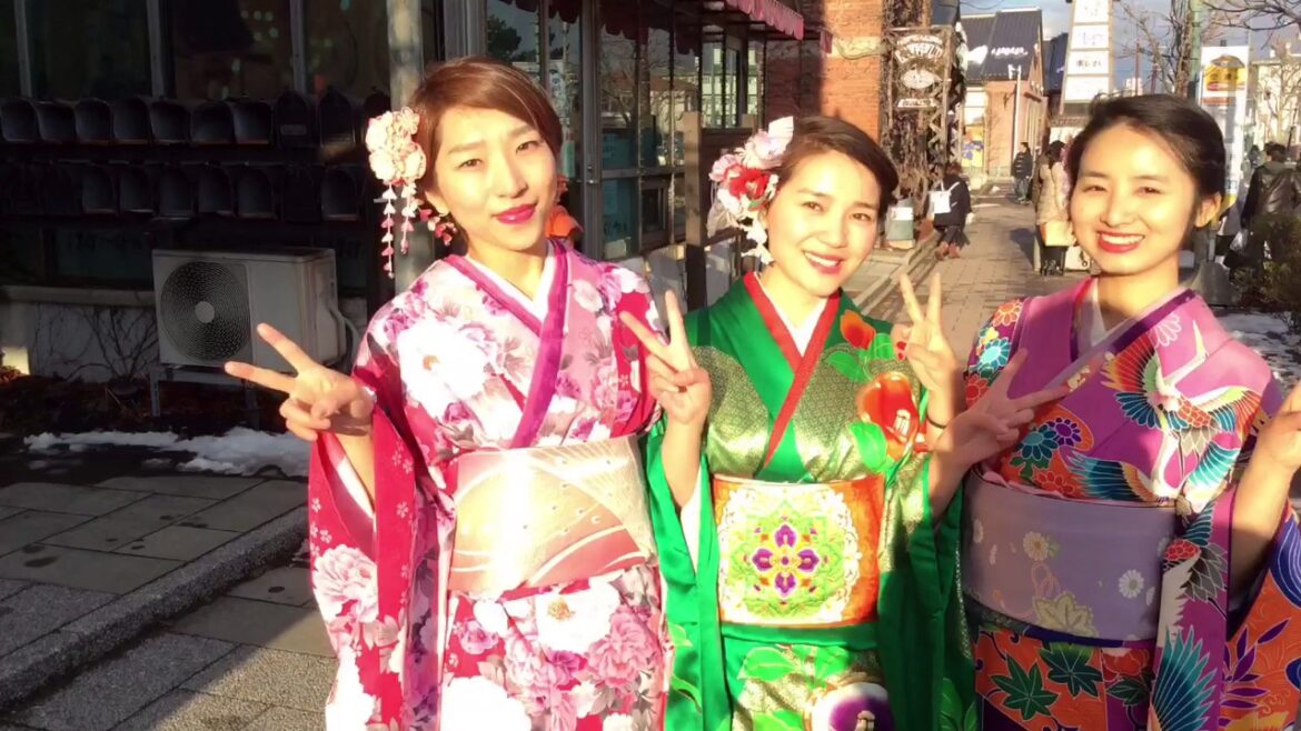 Chinese beautiful girls enjoyed kimono experence at Hakodate.