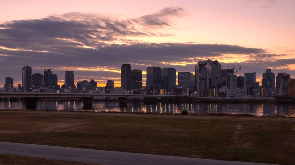 [4K] 淀川河川公園から見る梅田の夜明け タイムラプス(微速度撮影) Dawn of Osaka Umeda from Yodogawa Riverside Park Timelapse Japan
