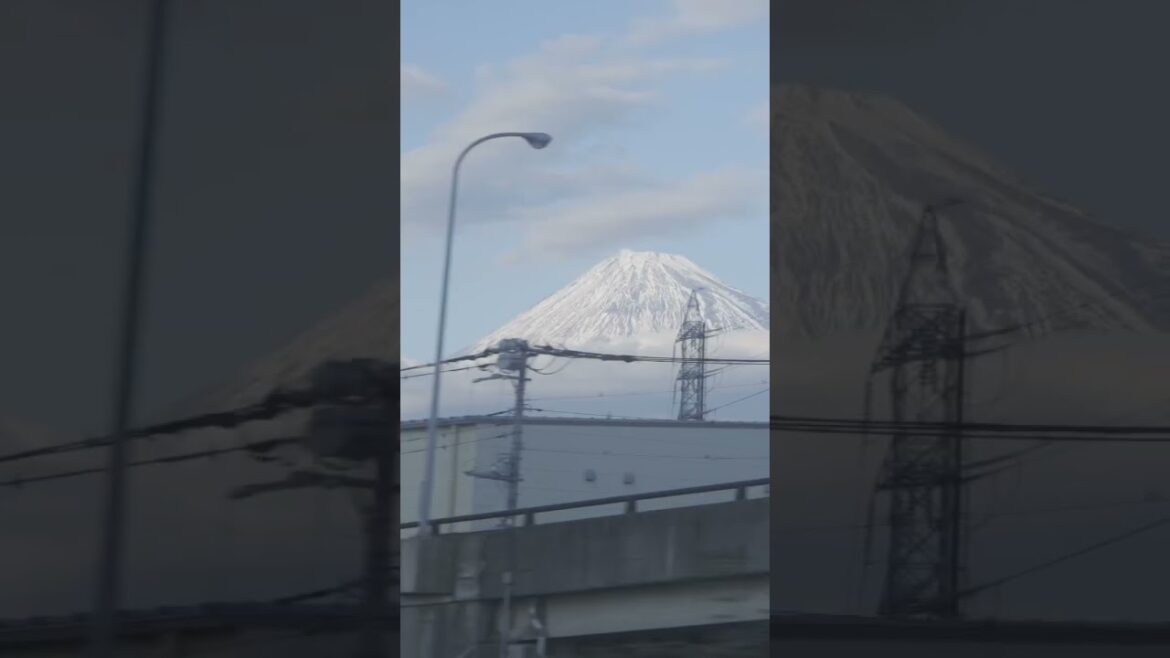 전철 타고 발견한 눈 덮인 후지산