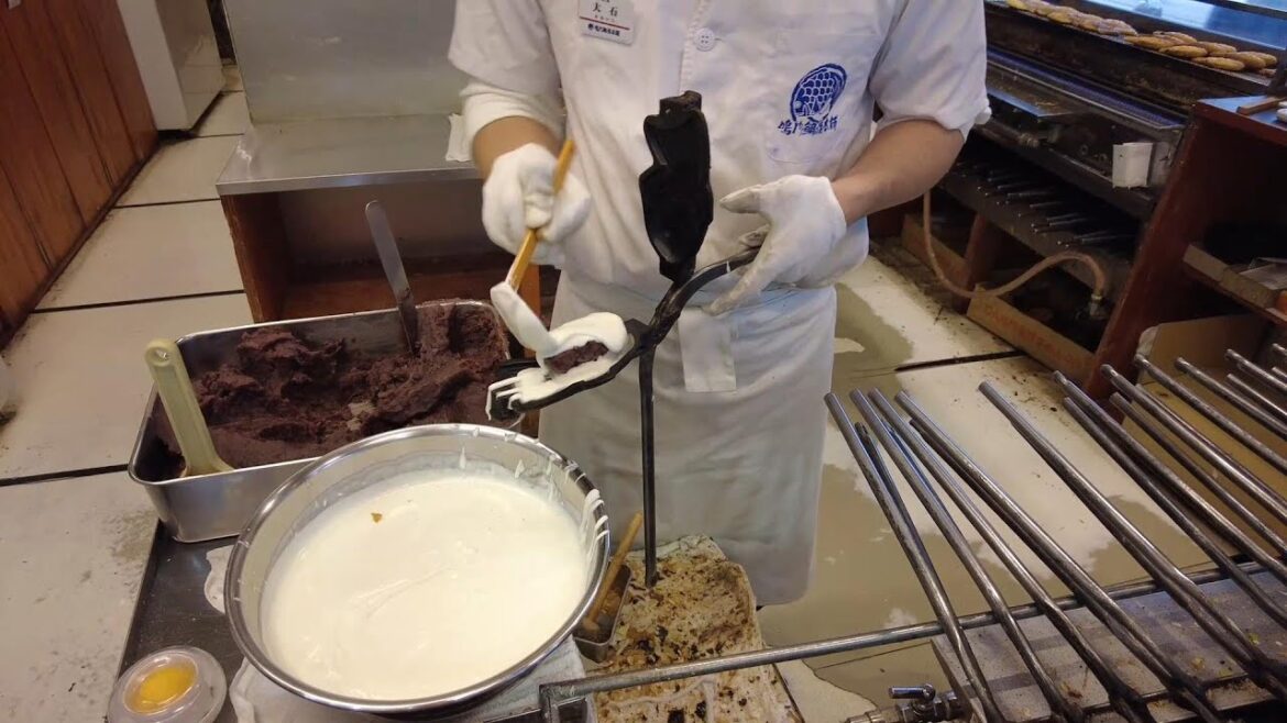 한 마리씩 장인 정신으로 굽는 '일본 붕어빵' (한국과는 다르다) – Japanese street food Taiyaki 한 마리씩 장인 정신으로 굽는 '일본 붕어빵' (한국과는 다르다) - Japanese street food Taiyaki