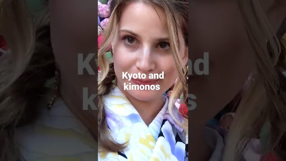Kyoto and Kimonos. A fashion story 👘😍 #kimono #japan #kyoto #travel #fashion #shorts #youtubeshorts