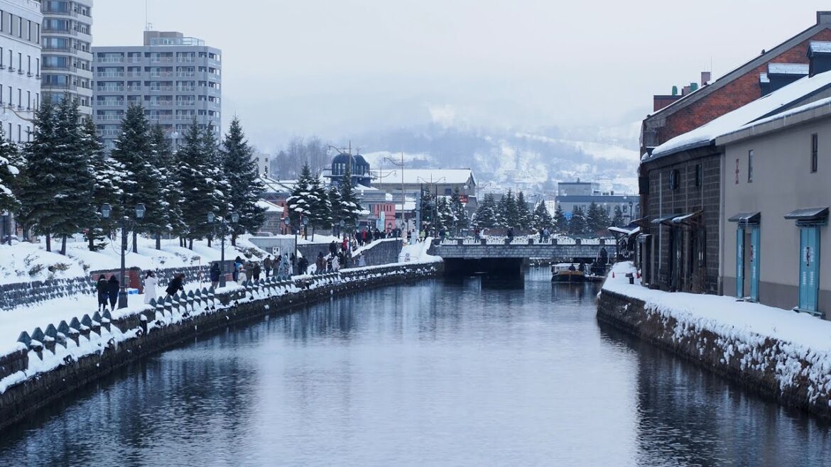 冬の小樽運河にて、ノスタルジックな雪景色を味わう (4K Ultra HD) 冬の小樽運河にて、ノスタルジックな雪景色を味わう (4K Ultra HD)