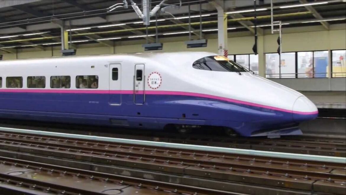 Japan Trains: Bullet Trains / Shinkansen at Utsunomiya Japan Trains: Bullet Trains / Shinkansen at Utsunomiya