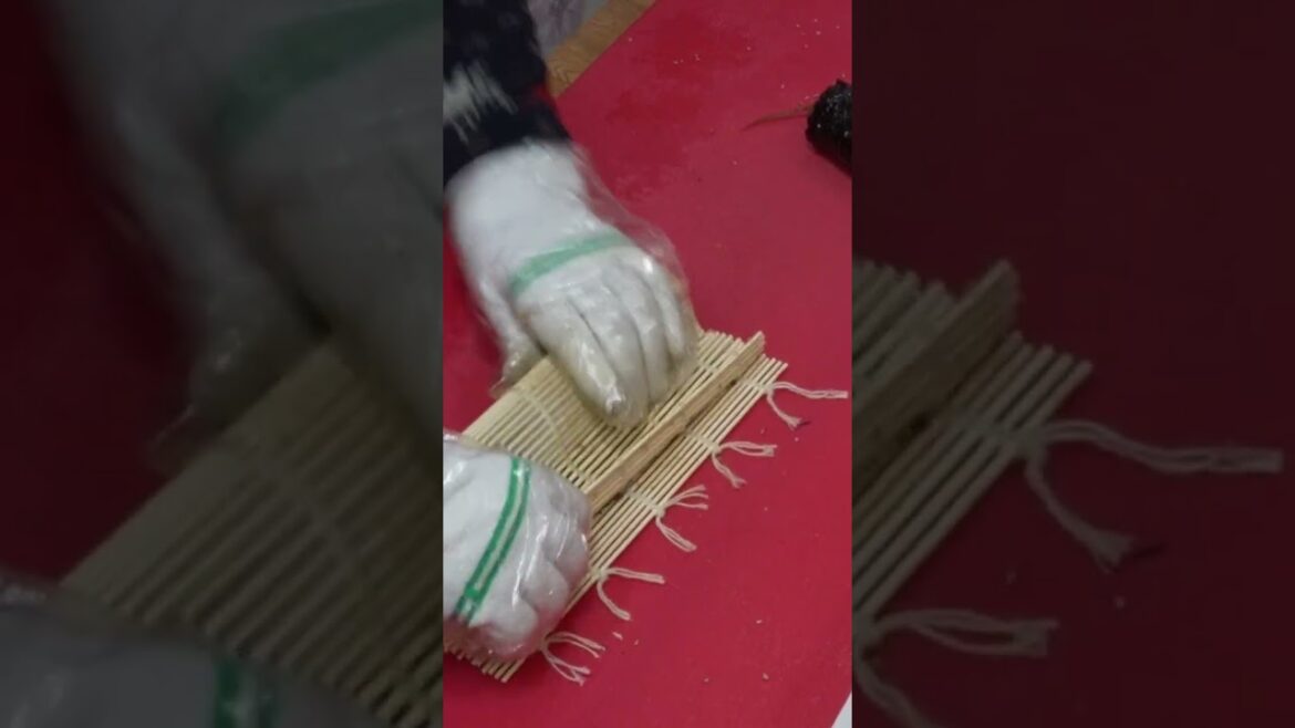 손 정말 빠르신 김밥의 달인 이모님 - 안동 구시장 김밥맛집 민우네 김밥 / Korean street food kimbap