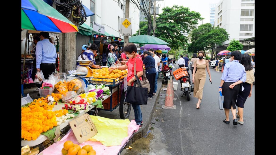 [4K] Best lunch foodcourt destination in Bangkok at Silom Soi 10
