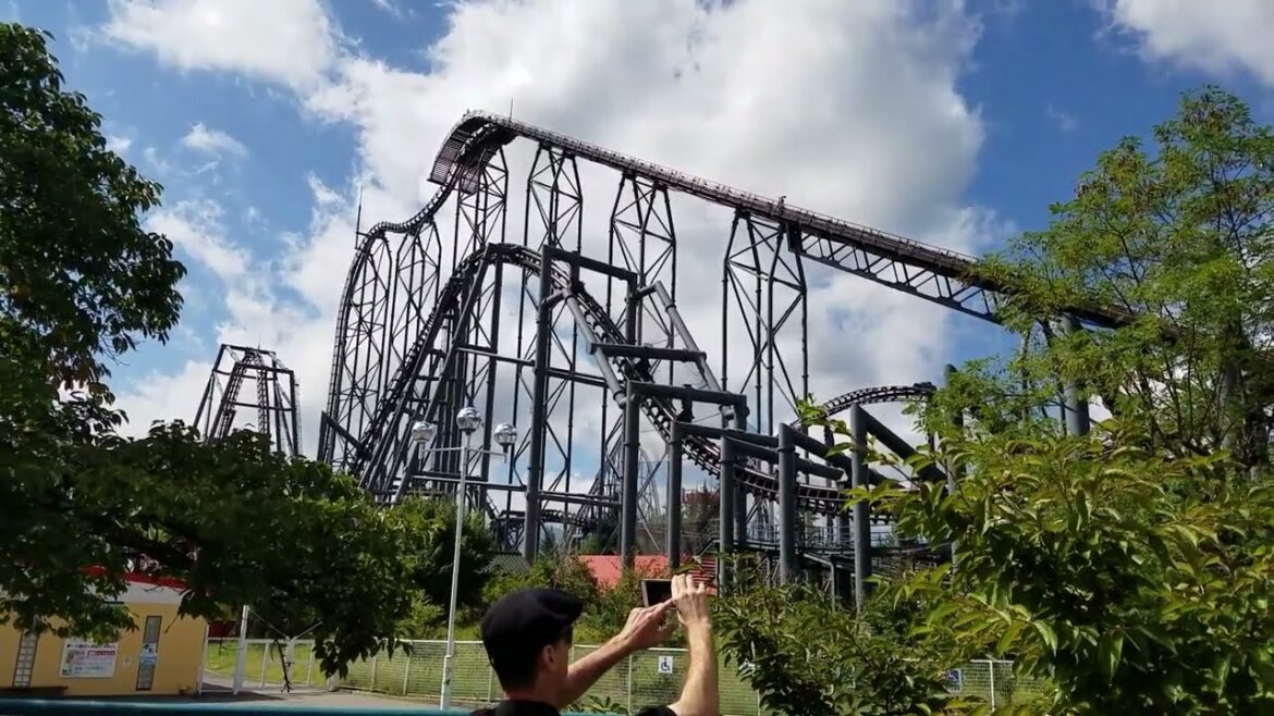 Eejanaika – Fuji-Q-Highland, Fujiyoshida Japan Eejanaika - Fuji-Q-Highland, Fujiyoshida Japan