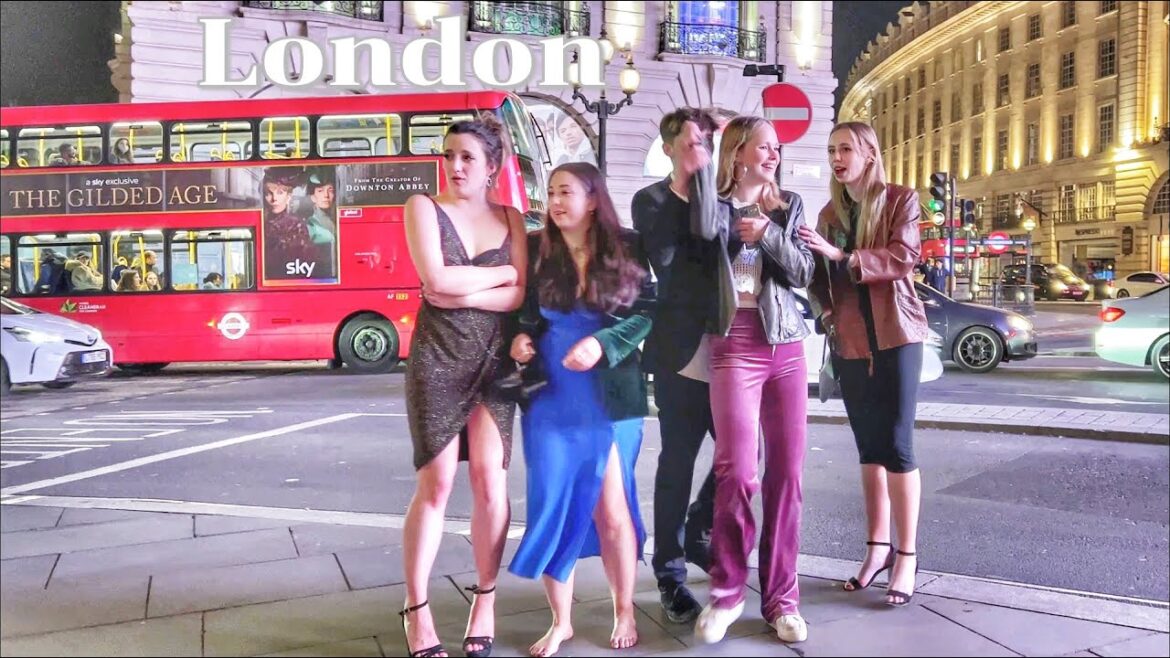 London Walk at Midnight. London Nightlife Walking Tour. Chinatown London, Piccadilly 4K HDR