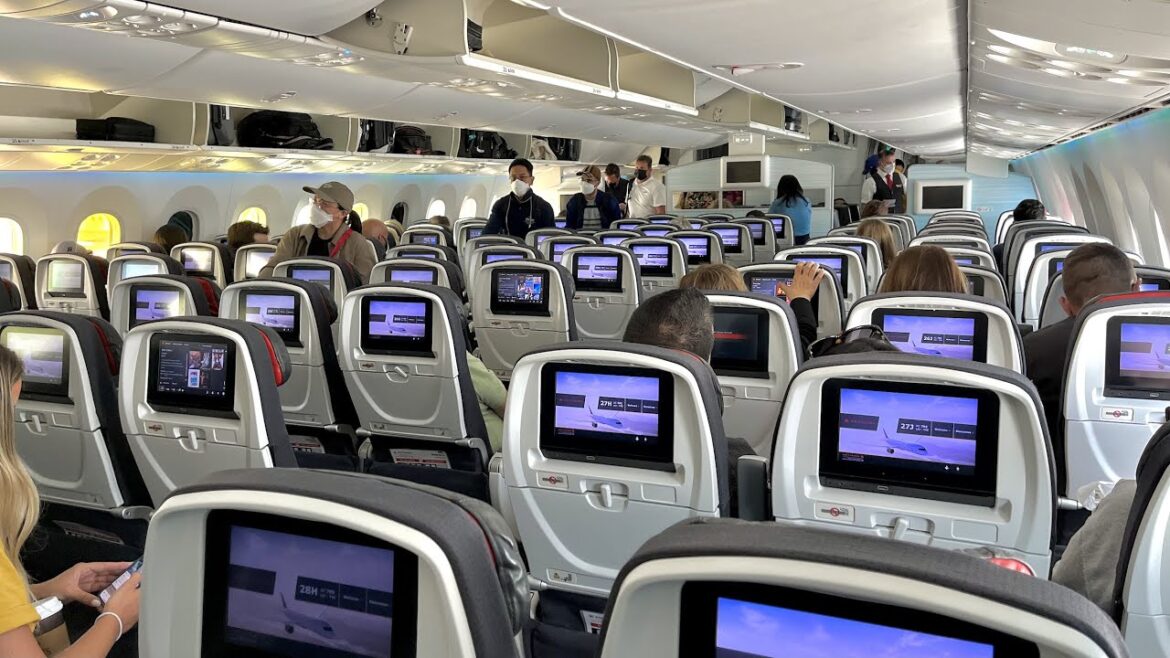 FLYING TO CANADA COVID-19 | Air Canada Boeing 787-8 Economy Class + Lounge | Los Angeles to Toronto FLYING TO CANADA COVID-19 | Air Canada Boeing 787-8 Economy Class + Lounge | Los Angeles to Toronto