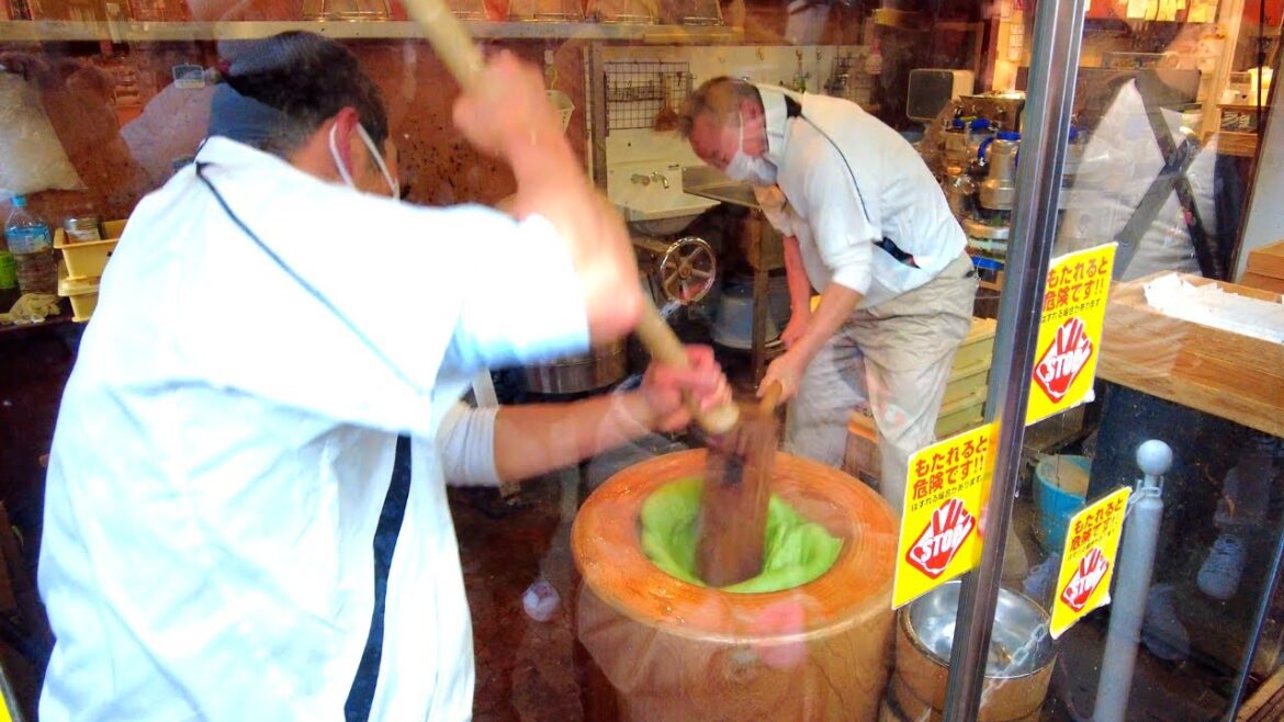 Japanese Street Food, Fastest Rice Cake Pounding in Nara Japan | Nakatanido Japanese Street Food, Fastest Rice Cake Pounding in Nara Japan | Nakatanido