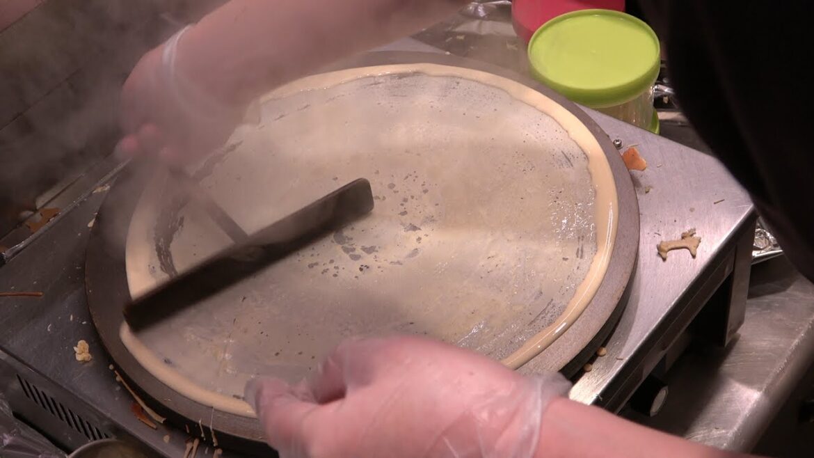 Side dish crepe of side dish shop-Japanese street food