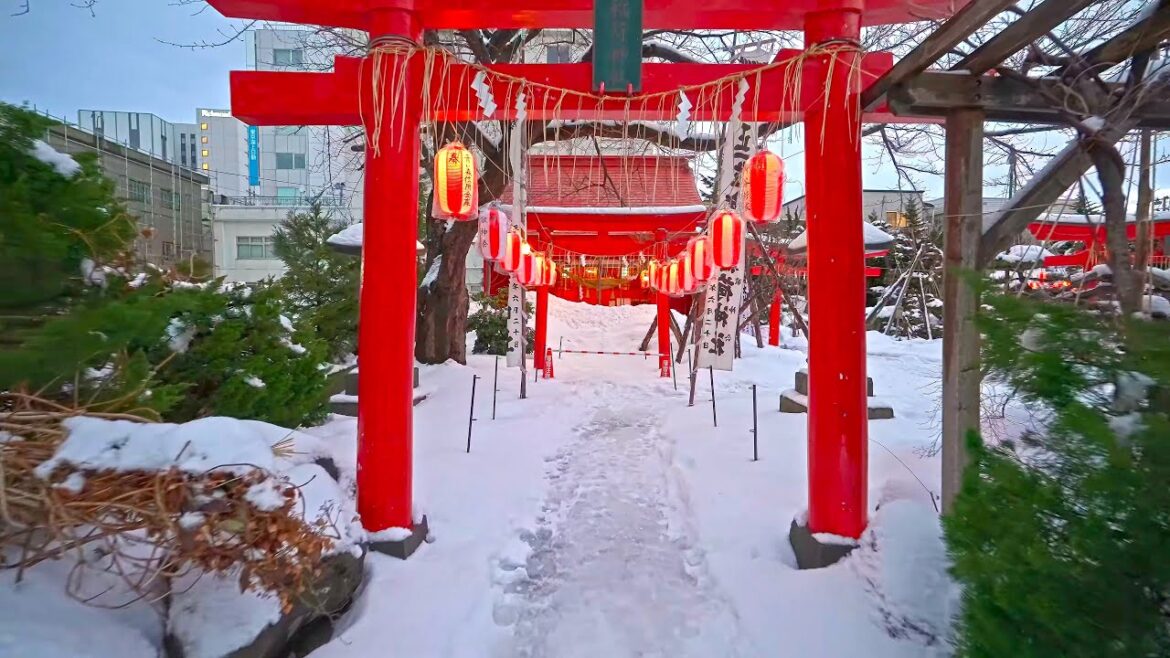 Japan - Snowy Aomori walk on New Year Eve evening・4K HDR