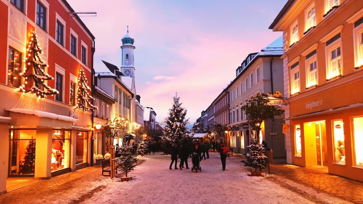 Murnau am Staffelsee walking tour during the the Christmas market – Weihnachtsmarkt. Murnau am Staffelsee walking tour during the the Christmas market - Weihnachtsmarkt.