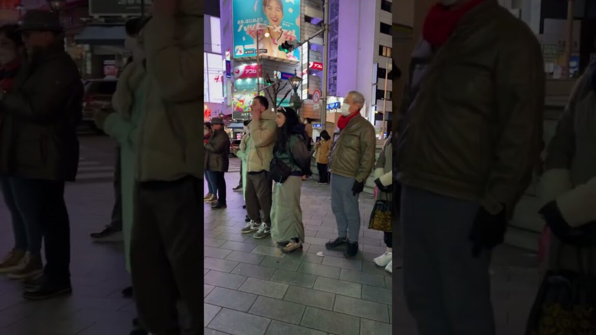 Osaka street performing #japanautumn #japan