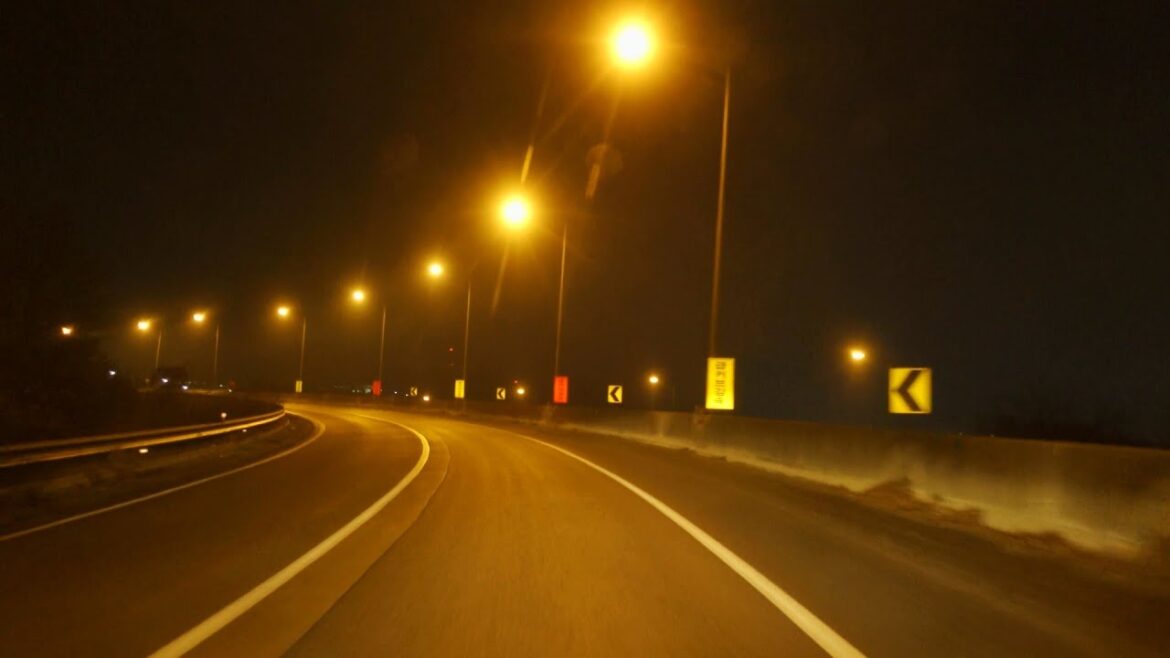 ASMR Highway Driving at Night (No Talking, No Music) ASMR Highway Driving at Night (No Talking, No Music)