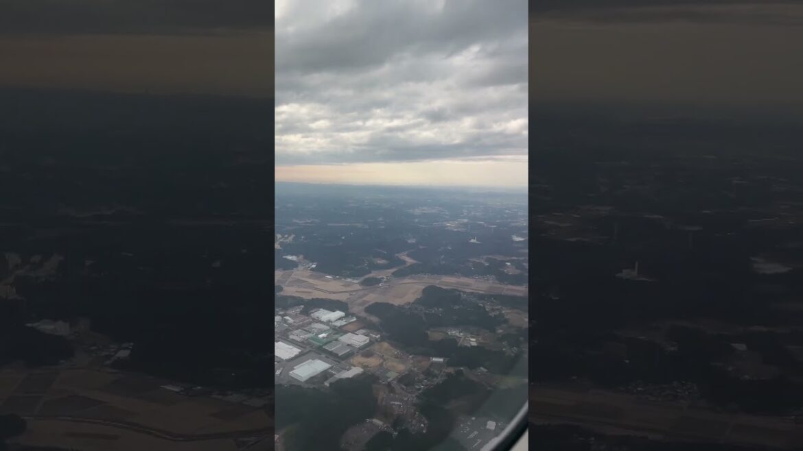 AMAZING VIEW LANDING JAPAN #shorts #airport #airplane #landing #japan #travel #travelvlog #ldr