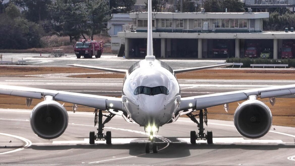 Osaka Airport (Itami) Japan 伊丹空港