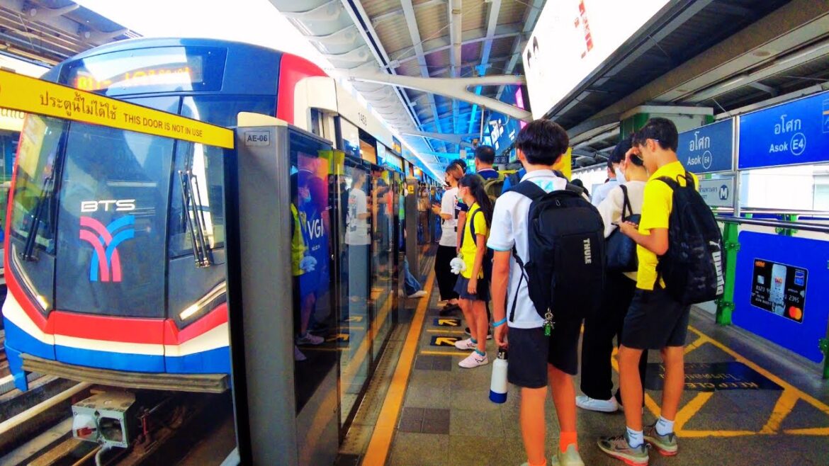 🇹🇭 Bangkok Early Morning Walk in Asok in January 2023 | City Ambiance | 4K HDR