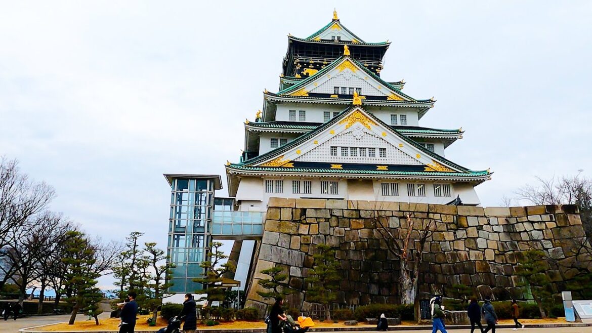 [Walking in Japan] From JR Osaka Station to Osaka Castle. From the front gate to the path.