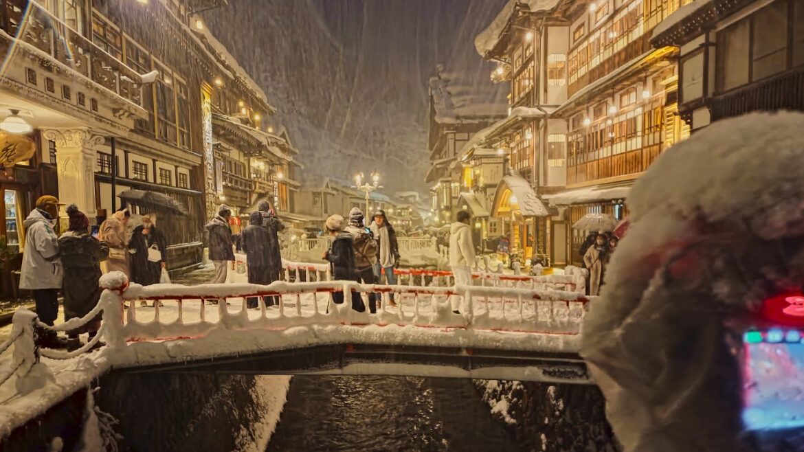 Japan - Heavy Snow in Ginzan Onsen・4K HDR