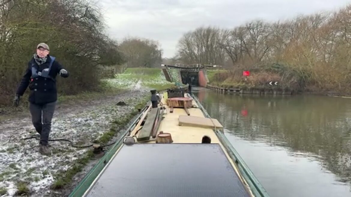 Cold cranking on the river Soar [livestream]