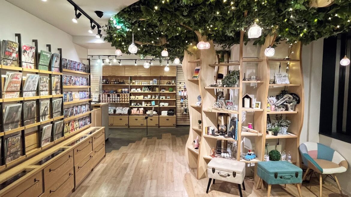 Staying Luxurious Manga Cafe Private Capsule Room / Hailey’5 Cafe