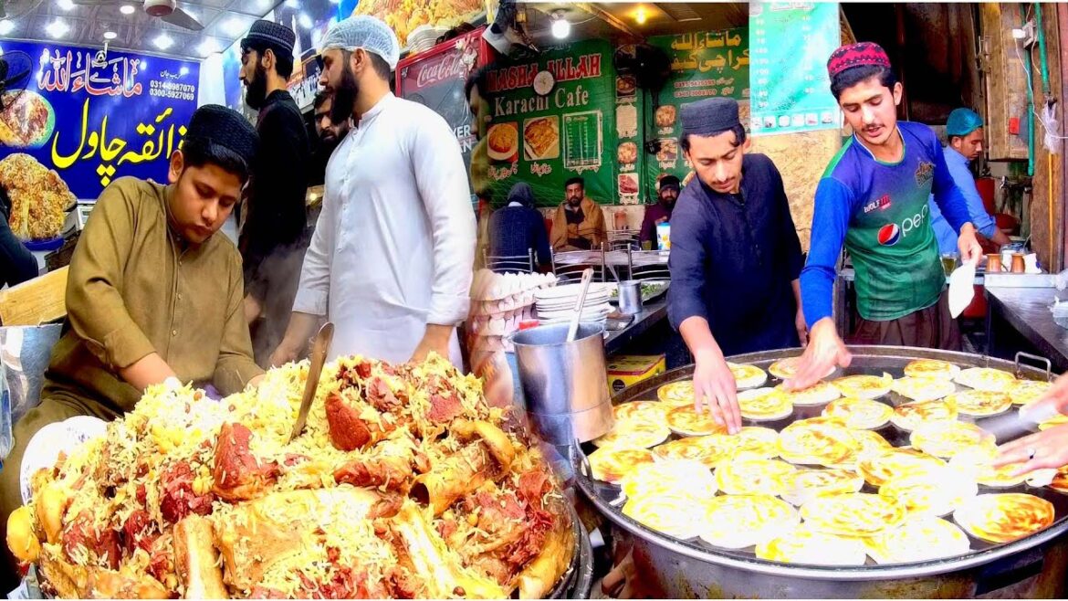 Breakfast in KPK Peshawar | Zaiqa Chawal | Rush on street food in Early morning | Egg Paratha Breakfast in KPK Peshawar | Zaiqa Chawal | Rush on street food in Early morning | Egg Paratha