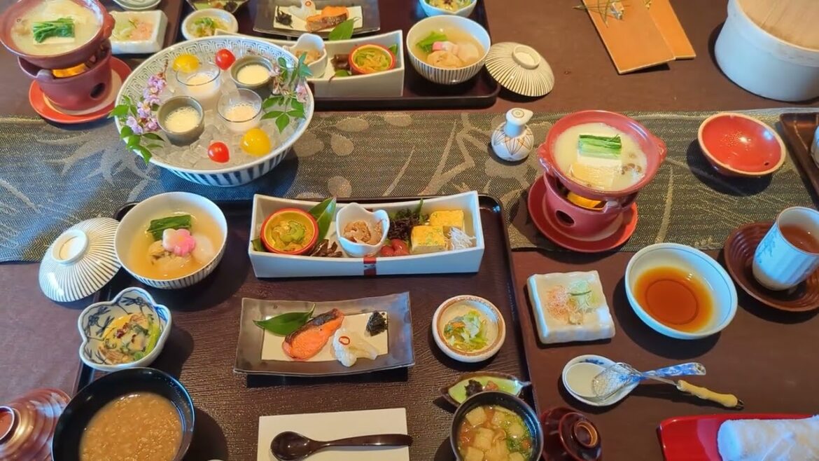 Kakunodate, Akita (秋田県角館町) - Breakfast #2 at Kakunodate Sanso Wabizakura ryokan (角館山荘 侘桜)