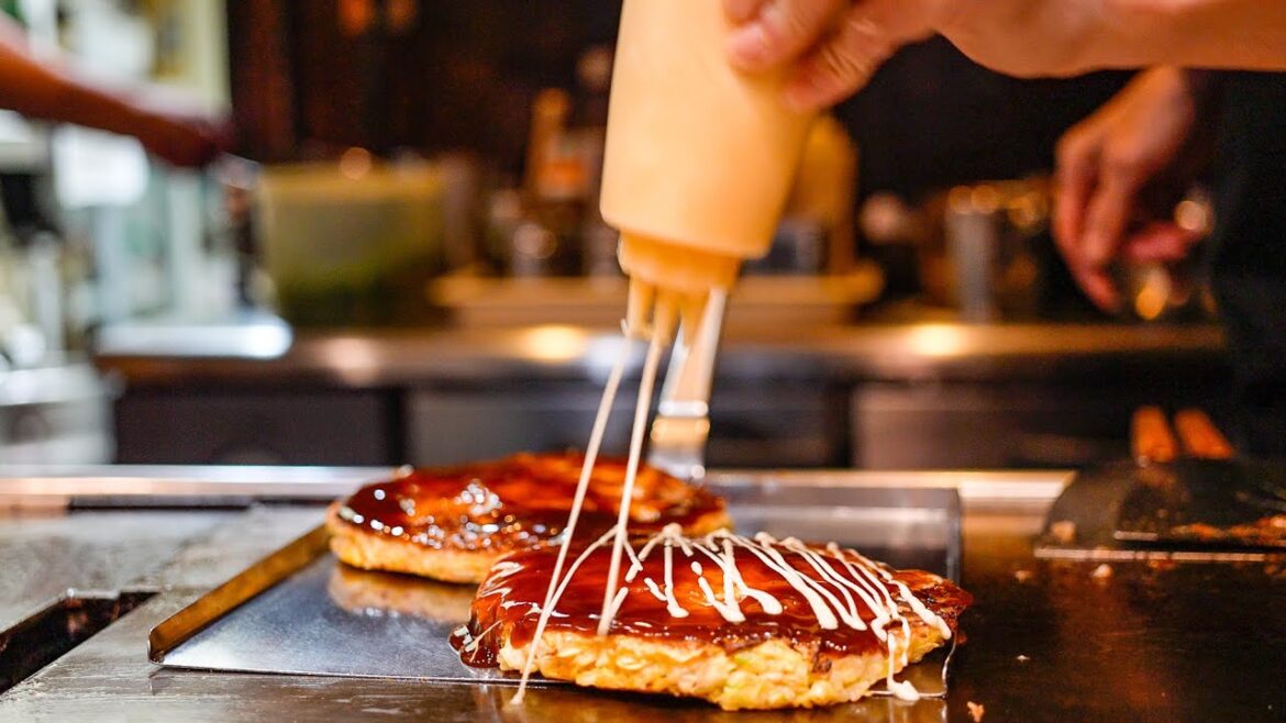 止まらない注文ラッシュ!常連さんで賑わうお好み焼き・焼きそば・ステーキ鉄板焼の人気店 鉄板焼どや 大阪(西成) Okonomiyaki Yakisoba Teppanyaki JAPAN 오사카 止まらない注文ラッシュ!常連さんで賑わうお好み焼き・焼きそば・ステーキ鉄板焼の人気店 鉄板焼どや 大阪(西成) Okonomiyaki Yakisoba Teppanyaki JAPAN 오사카