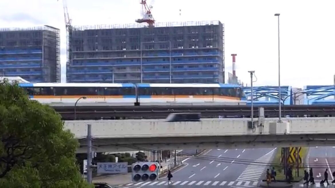 Tokyo, Japan – Tokyo Monorail Departs Tennōzu Isle Station HD (2015) Tokyo, Japan - Tokyo Monorail Departs Tennōzu Isle Station HD (2015)