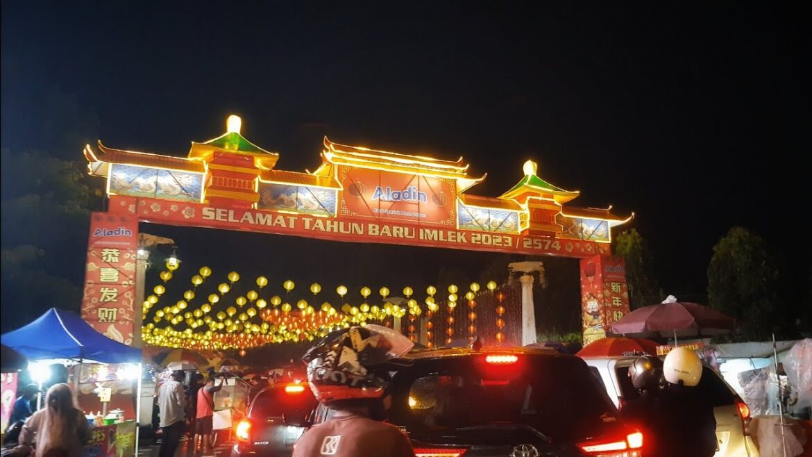 Jalan Malam Melihat Suasana Taman Lampion Pasar Gede Solo (IMLEK 2023) #1 – The Atmosphere Jalan Malam Melihat Suasana Taman Lampion Pasar Gede Solo (IMLEK 2023) #1 - The Atmosphere