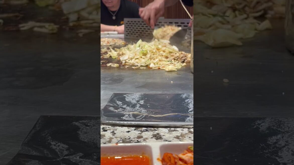 🇯🇵 AMAZING Japanese TEPPANYAKI - Japan Food Tour #foodie #asmrfood #foodlover #streetfood #shorts