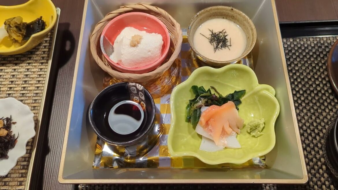 Tomonoura, Hiroshima (鞆の浦) - Japanese breakfast #1 at Migiwatei Ochi Kochi (汀邸 遠音近音)