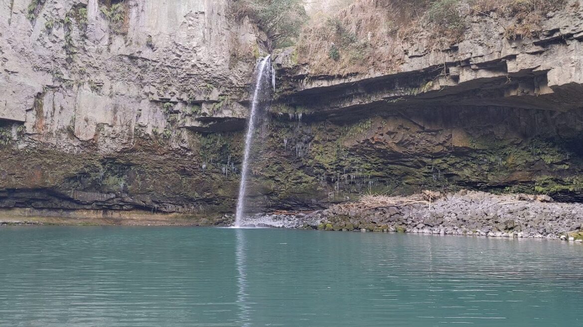 Gokase, Miyazaki, Japan (宮崎県五ヶ瀬町) - Unoko Falls (うのこの滝) 2020 Dec. 19