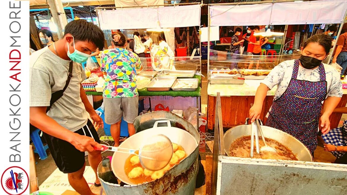 Wake Up for STREET FOOD in Bangkok's Thotsakan Intersection Fresh Market