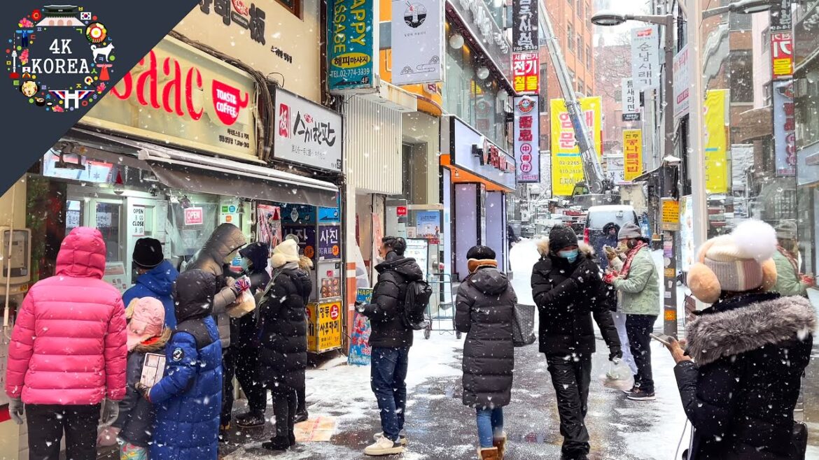 Peacefully Snowfall Seoul, Myeongdong Street in the Morning | 4K KOREA | Jan.2023
