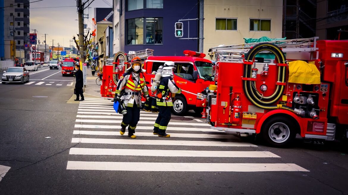 Japan's Emergency Services Suddenly Arrive while Taking a Walk in Osaka Japan's Emergency Services Suddenly Arrive while Taking a Walk in Osaka