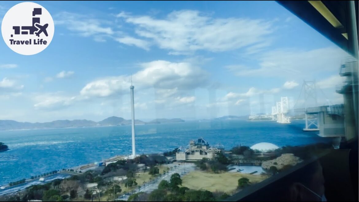 [travel/vlog] Watch the superb view from the train that runs over the sea in Japan!
