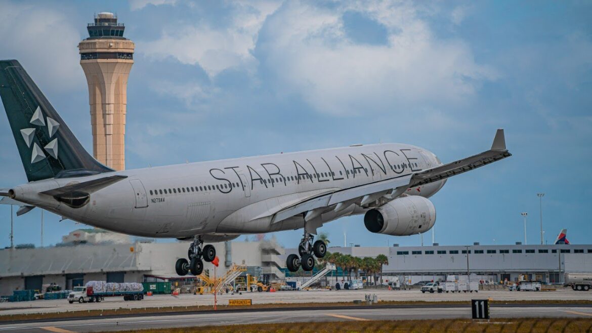 (4K) Plane Spotting Miami | January 2023 Landing & Takeoff Closeup