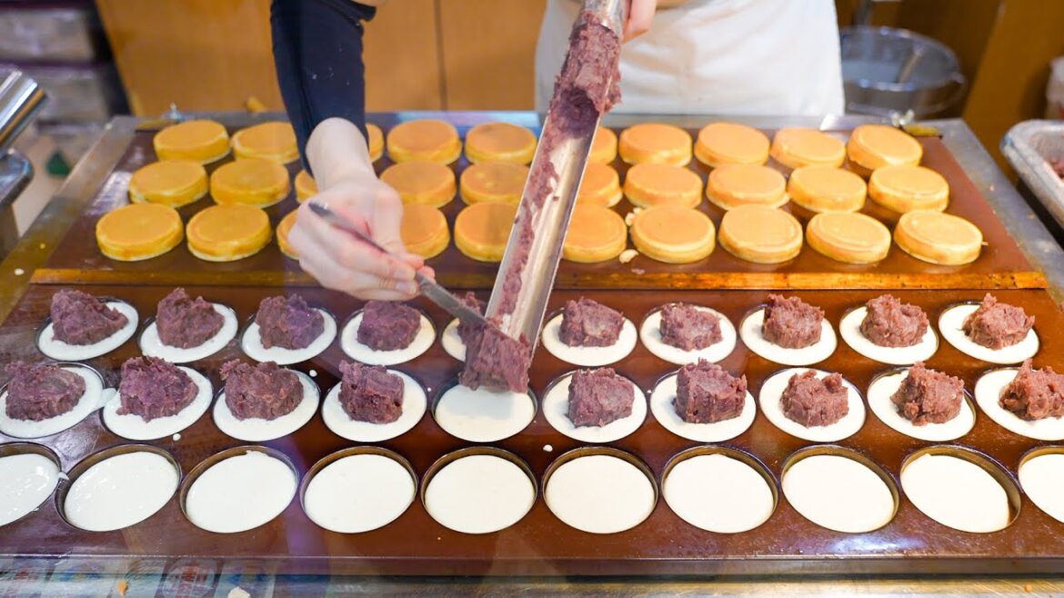 姫路名物の今川焼き（大判焼き）の作り方 How to make hot cake with red bean paste. Food in Osaka, Japan.
