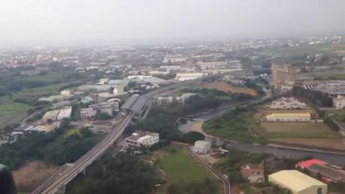 Taipei, Taiwan - Landing at Taipei Taoyuan International Airport HD (2015)